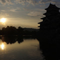 Photos: s1563_松本城天守閣南東側と夕陽