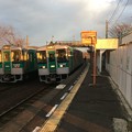 造田駅で普通列車のすれ違い
