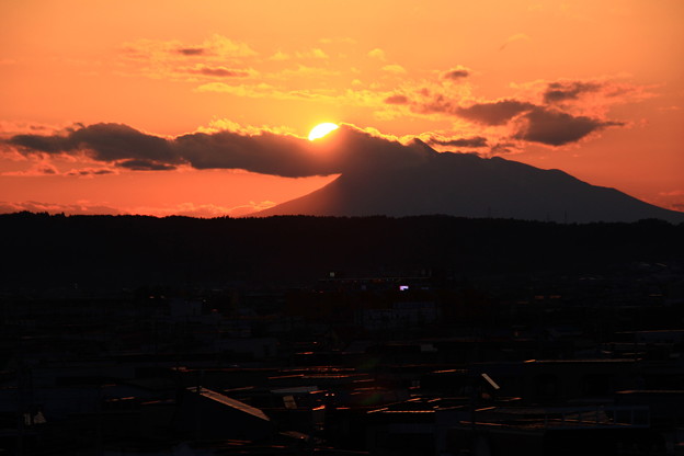 Photos: 岩木山に沈む夕日２