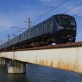 Photos: 紺碧の鶴見川、紺色の電車