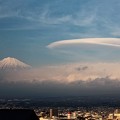 3月15日富士宮からの富士山～ 霞んでいますが、吊るし雲が出ています(^ ^)