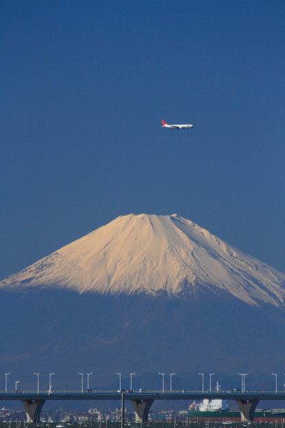 冬の富士山とアクアライン