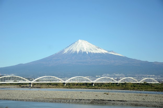 富士山と富士川橋梁 朝ののぞみ号の車窓から 写真共有サイト フォト蔵