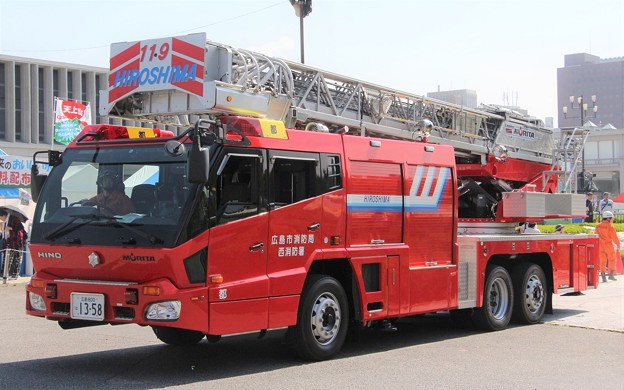 広島市消防局　30m級梯子車