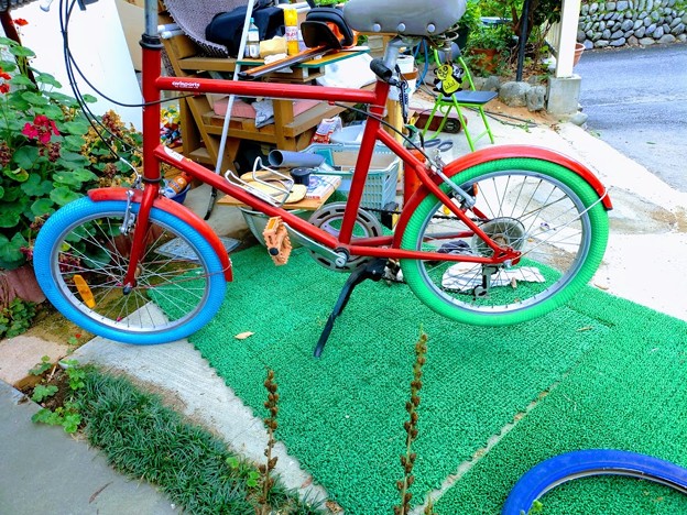 自転車タイヤ交換カラータイヤ