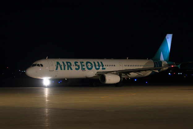 A321 Air Seoul HL7790 departs