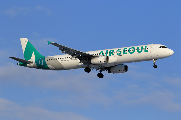A321 Air Seoul HL8266 approach