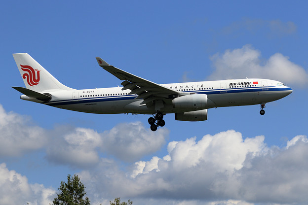 A330 CCA B-6073 approach