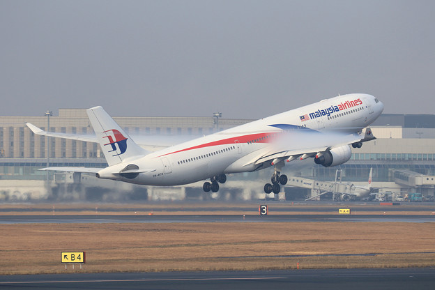 A330 MAS8539 9M-MTM takeoff