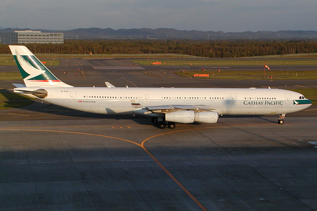 A340-300 B-HXH CPA CTS 2002.10