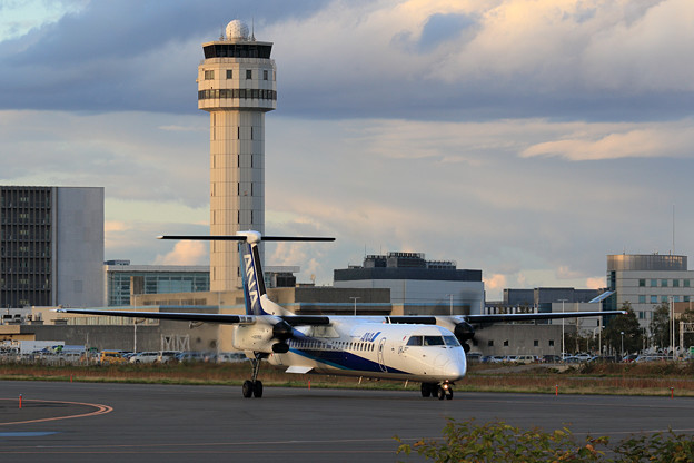 Q400 ANA WingsとCTS Tower
