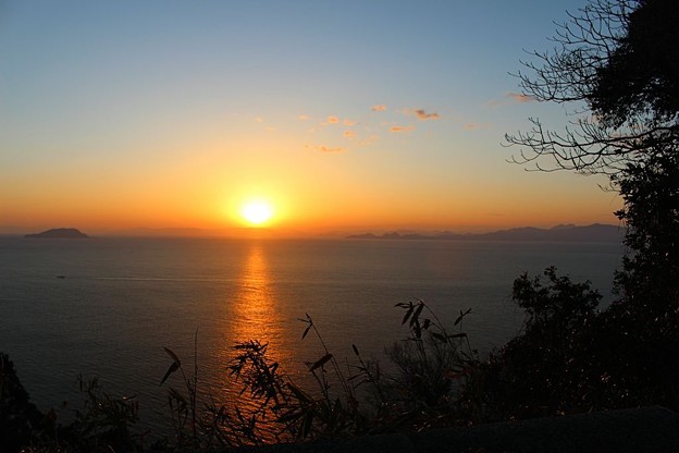 Photos: 若狭湾に昇る朝日（２）