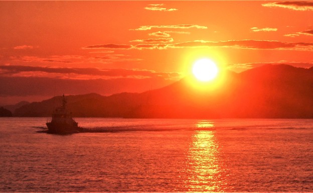 瀬戸の夕陽と 巡視艇からたち(CL71)の帰還
