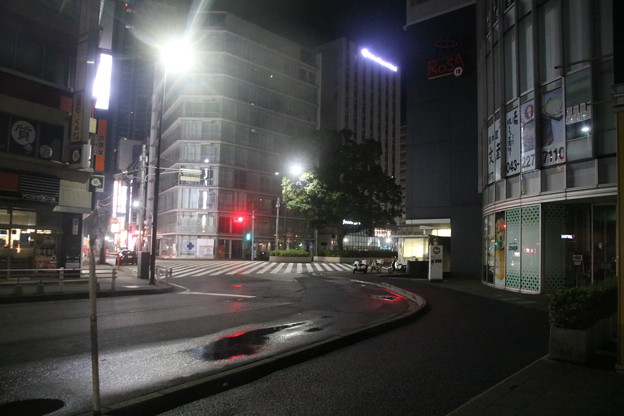 Photos: 始発列車が動く前の千葉中央駅東口