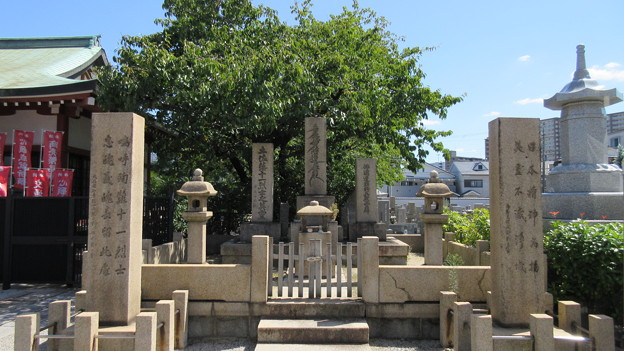 妙国寺（堺市堺区）土佐藩士供養塔