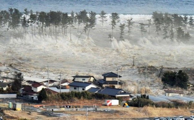 名取市の沿岸部(閖上地区)を襲う東日本大震災の津波
