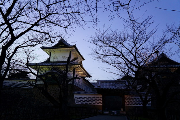 夕暮れの石川門