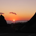 千里浜　夕日と砂像