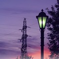 Photos: 夕暮れの鉄塔と街灯