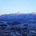 卯辰山見晴台から　雪の山並みと街