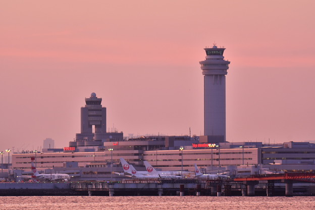 夕焼けの羽田空港。。浮島から 20180624