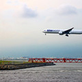 Photos: 東京湾から見る着陸風景