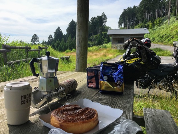 ランチはクイニーアマンとカフェオレ