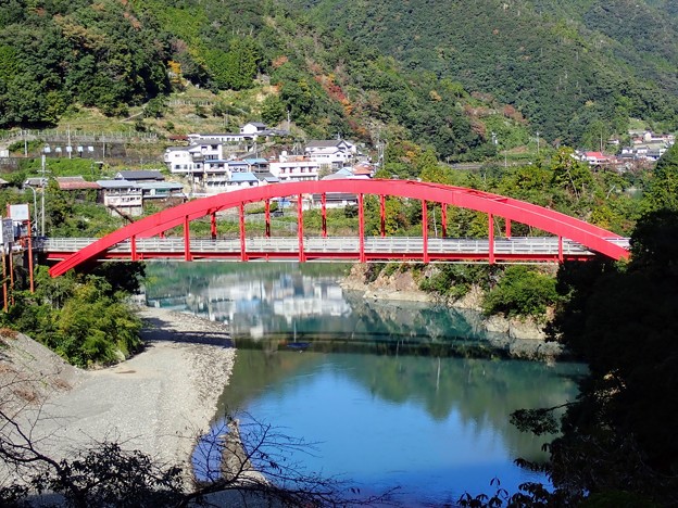 十津川温泉郷の赤い橋