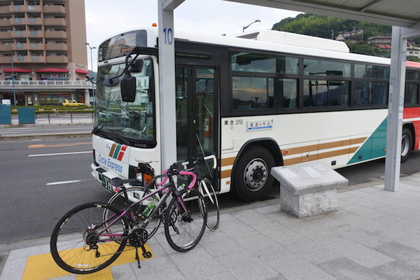 尾道駅前からサイクル エキスプレスというバスに乗る