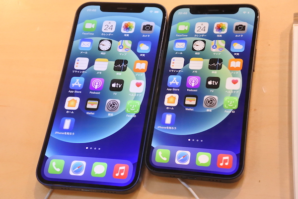 左がiPhone12 右が iPhone12 mini