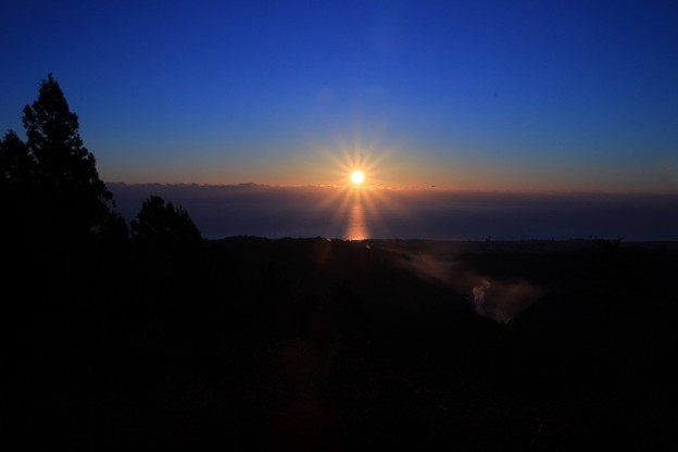 Photos: 000 日の立ち昇るところ領内一 神峰山 山頂よりの日の出