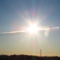 Photos: 朝陽を横切る飛行機雲♪