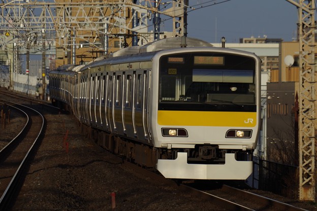 平井駅に入線するE231系500番代ミツA502編成