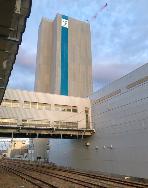 JR春日井駅南口に建設中の高層マンション（2021年2月14日） - 2