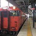 ３番線に普通列車高岡行きが到着