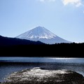 令和新年元日（令和二年）の西湖の富士山