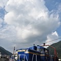 青空・白雲・青い機関車