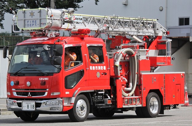 Photos: 大阪府和泉市消防本部　15ｍ級梯子水槽付ポンプ車