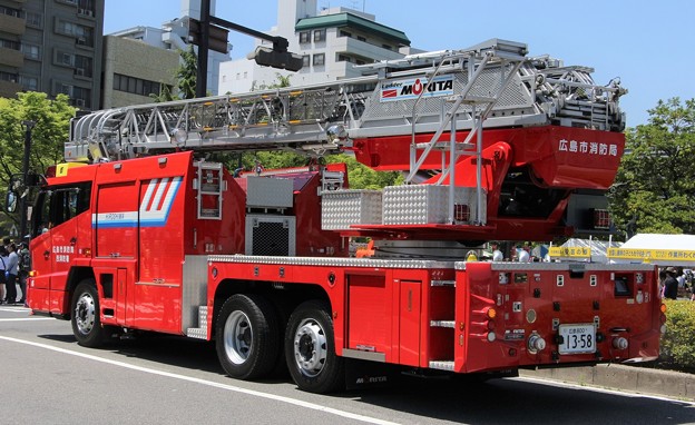 広島市消防局　30m級梯子車（後部）