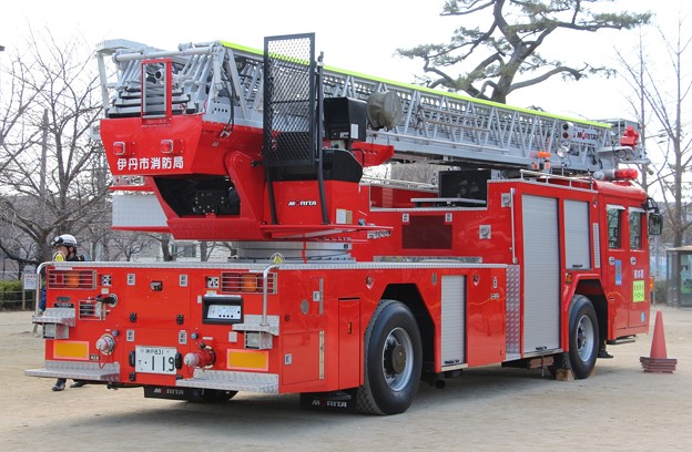 兵庫県伊丹市消防局　40m級梯子車（後部）