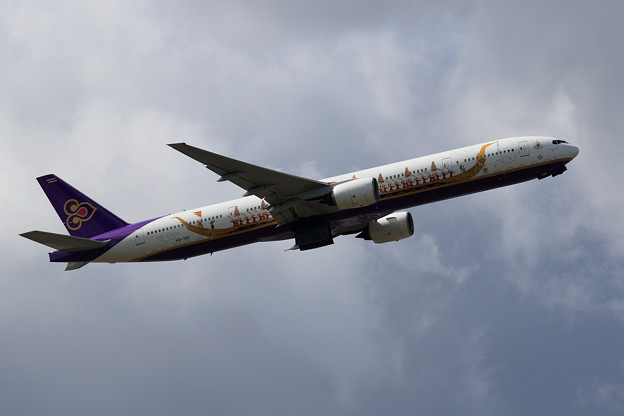 Boeing777 THAI Royal Barge livery HS-TKF