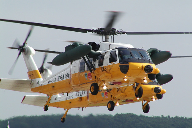 UH-60J 展示飛行 4559+4575 千歳救難隊 2004.08(1)