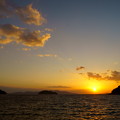 Photos: 夕陽は岬の彼方に