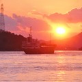 静かな海を 大型船舶が行く＠瀬戸の夕陽