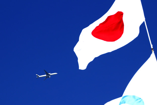 日章旗と大韓航空機
